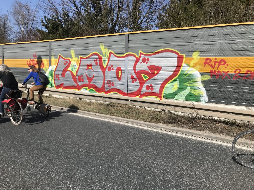 mit dem Rad unterwegs auf der B17...