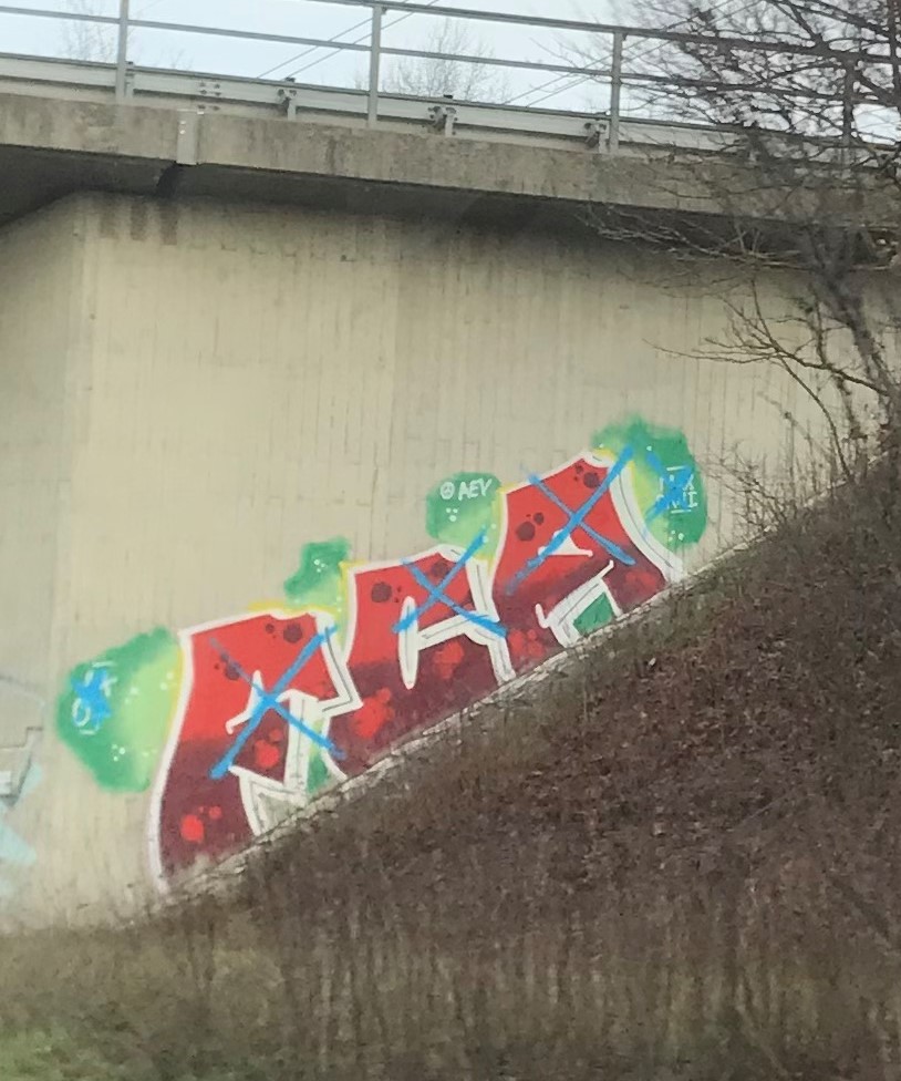 leider häufig zu sehen - gekreuzt mit blauer Farbe
